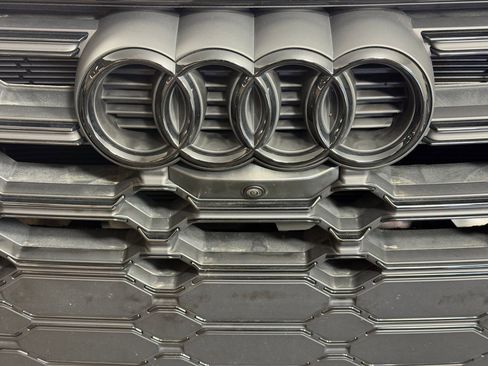 Used 2025 Audi Q5 e Premium Plus w/ Premium Plus Package AWD/4WD image 22