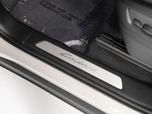 Certified 2026 Porsche Cayenne E-Hybrid AWD/4WD image 22