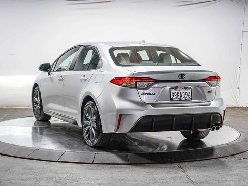 Certified 2025 Toyota Corolla SE FWD image 3