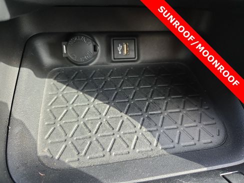 Used 2024 Toyota RAV4 XLE Premium image 20