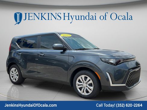 Used 2025 Kia Soul LX FWD image 1