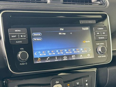 Used 2018 Nissan Leaf SV w/ Protection Package FWD image 16