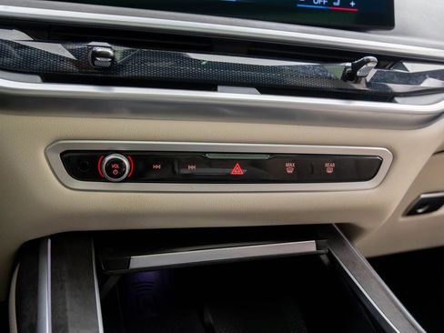 Certified 2024 BMW X7 xDrive40i w/ M Sport Package image 24