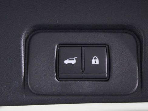Certified 2024 Nissan Rogue SV FWD image 18