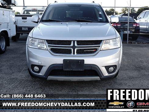 Used 2014 Dodge Journey SXT w/ Flexible Seating Group image 2