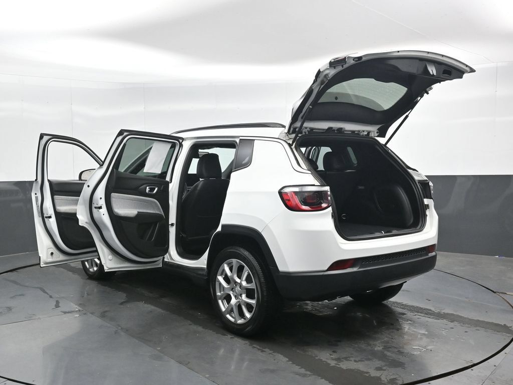 Used 2023 Jeep Compass Latitude w/ Sun and Sound Group AWD/4WD image 50