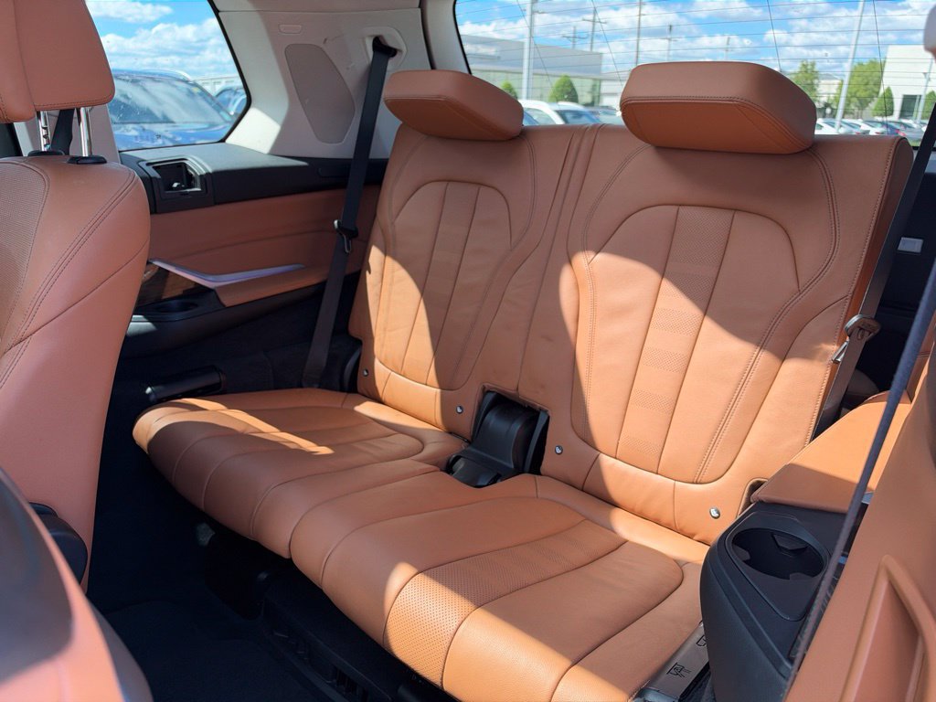 Used 2021 BMW X7 xDrive40i w/ Premium Package AWD/4WD image 29