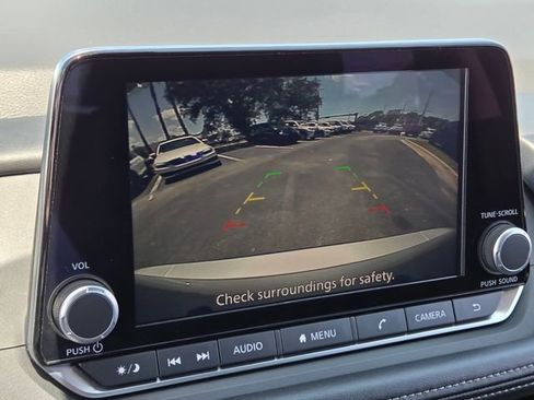 Used 2025 Nissan Rogue SV FWD image 24
