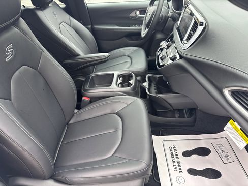 New 2026 Chrysler Pacifica Select image 15