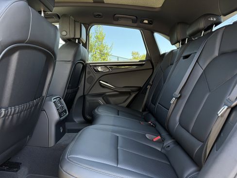 Used 2025 Porsche Macan Loaner image 30