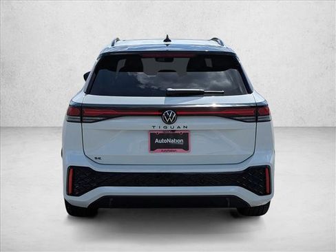 New 2026 Volkswagen Tiguan SE R-Line FWD image 6