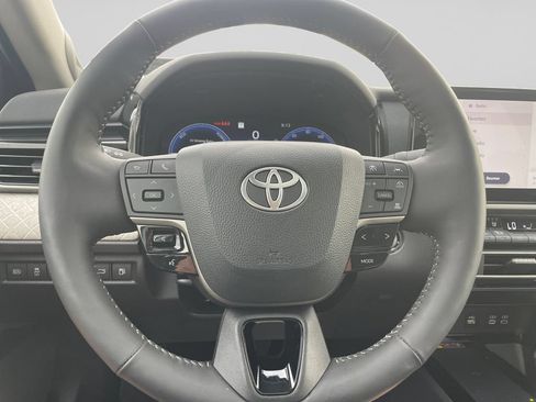 Used 2025 Toyota Camry XLE w/ Premium Plus Package AWD/4WD image 25