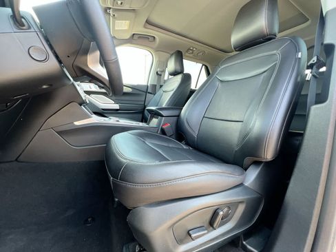Used 2024 Ford Explorer Limited w/ Limited Technology Package AWD/4WD image 16