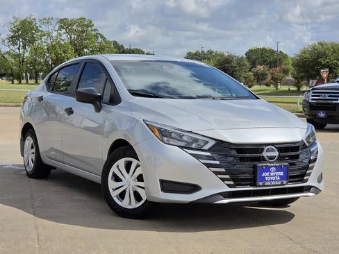 Used 2025 Nissan Versa S w/ Trunk Package FWD image 2
