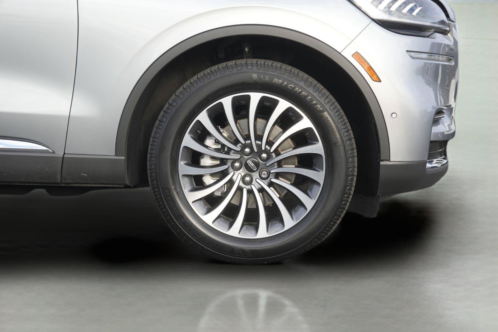 Used 2024 Lincoln Aviator Reserve w/ Equipment Group 201A AWD/4WD image 4