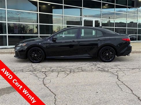 Used 2025 Toyota Camry SE image 6