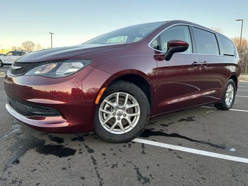 Used 2023 Chrysler Voyager LX image 16