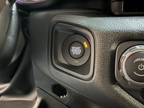 Used 2025 Jeep Wrangler Sport image 22