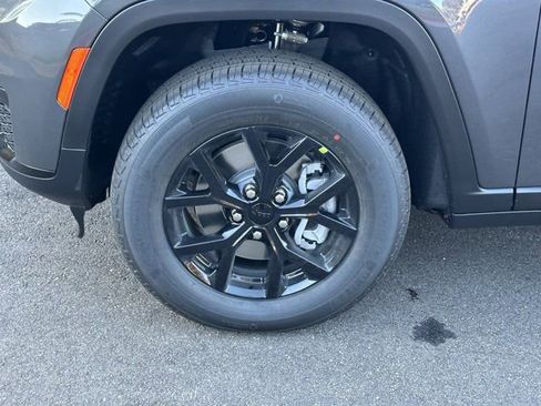 New 2025 Jeep Grand Cherokee L Altitude image 11