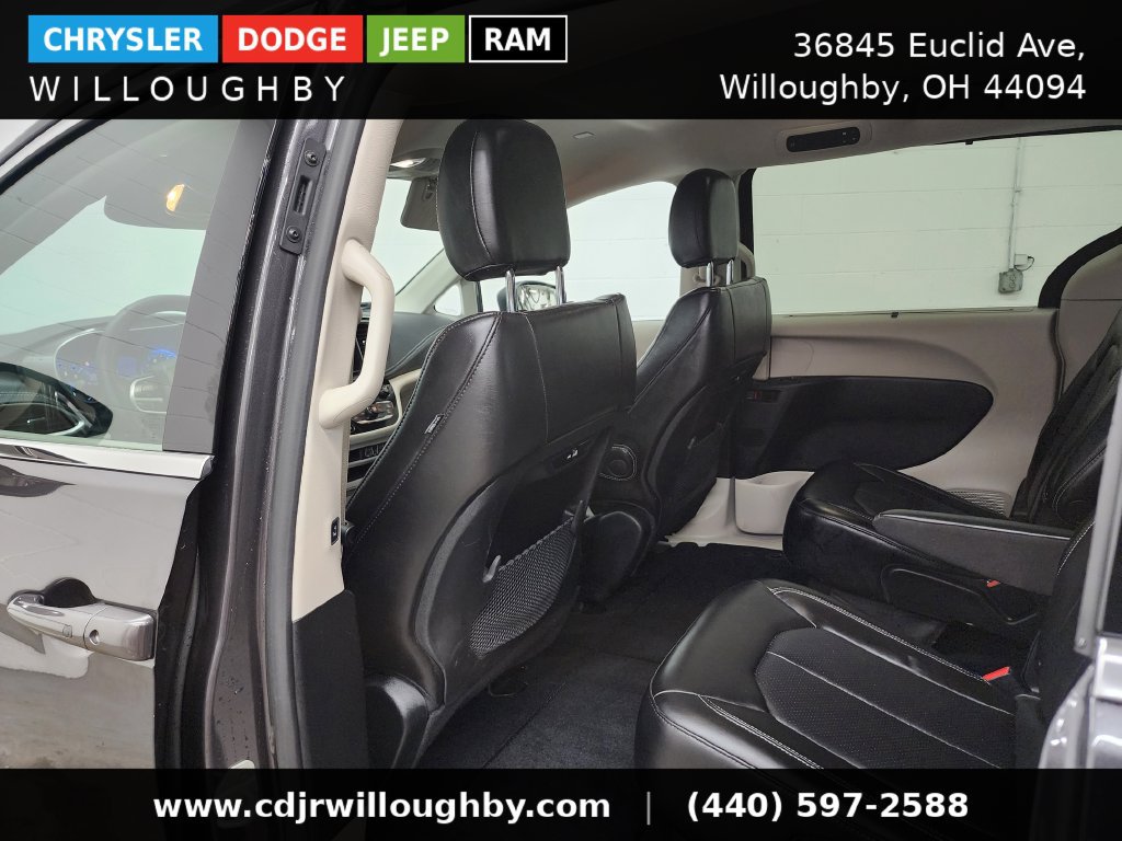 Used 2023 Chrysler Pacifica Touring-L AWD/4WD image 25
