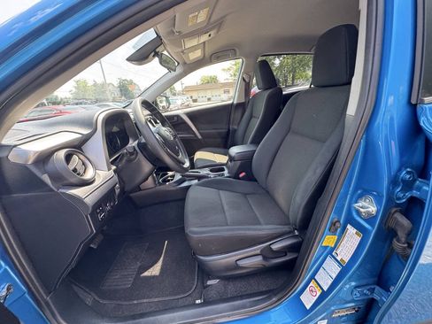 Used 2018 Toyota RAV4 LE AWD/4WD image 28