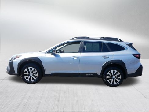 Used 2025 Subaru Outback Premium AWD/4WD image 4
