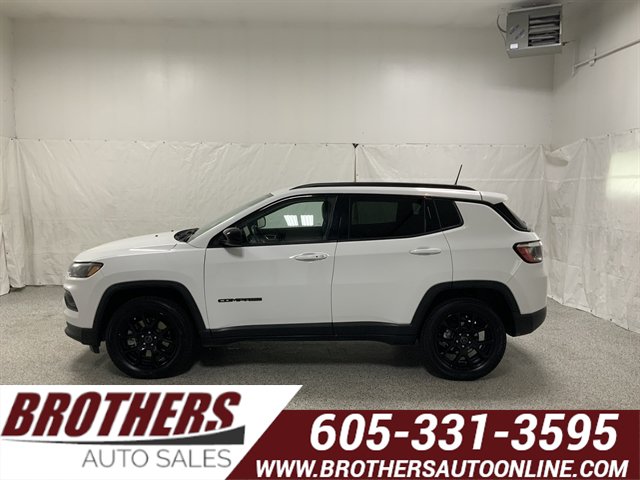 Used 2025 Jeep Compass Latitude w/ Altitude Special Edition AWD/4WD image 1