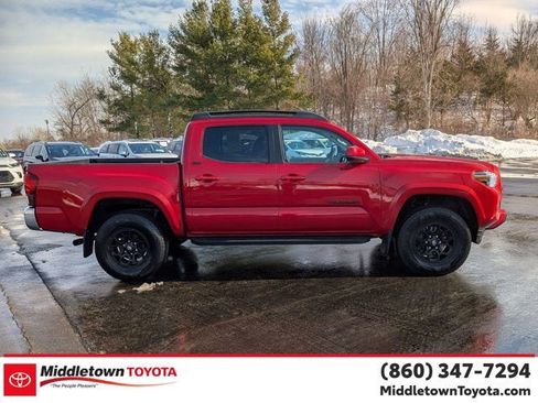 Certified 2022 Toyota Tacoma SR5 AWD/4WD image 2