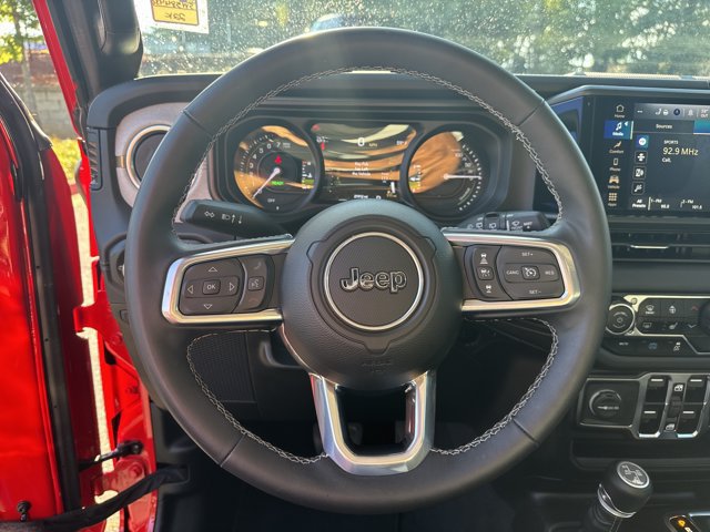 Certified 2025 Jeep Wrangler Unlimited Sahara w/ Safety Group AWD/4WD image 27