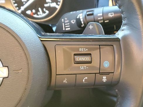 Used 2022 Nissan Pathfinder SV w/ SV Premium Package image 36