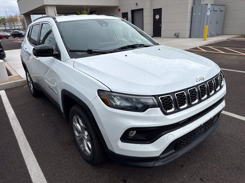 Used 2024 Jeep Compass Latitude AWD/4WD image 1