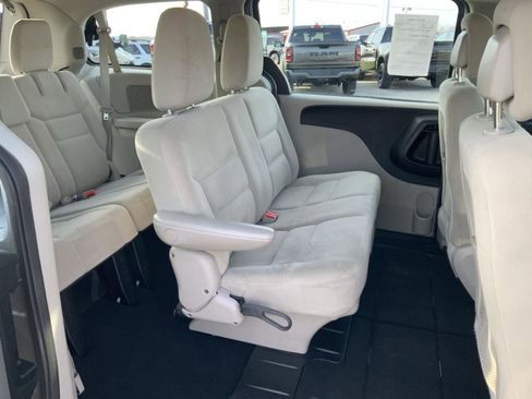 Used 2015 Dodge Grand Caravan American Value Package w/ UConnect Hands-Free Group image 39