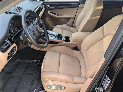 Used 2025 Porsche Macan image 17