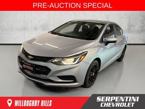 Used 2017 Chevrolet Cruze LT image 1