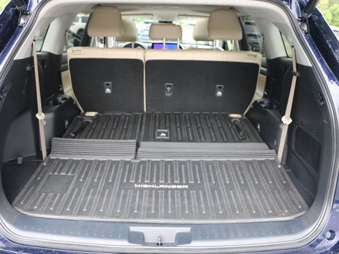 Used 2023 Toyota Highlander XLE FWD image 33