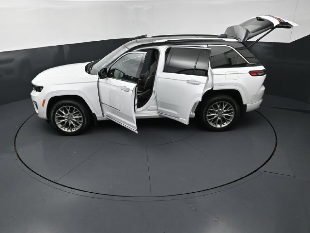 Used 2023 Jeep Grand Cherokee Summit w/ Adv Protech Group IV AWD/4WD image 27