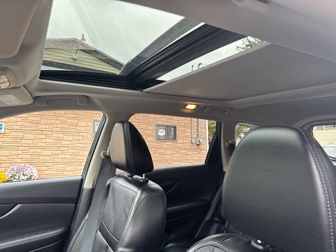 Used 2017 Nissan Rogue SL w/ SL Premium Package image 22