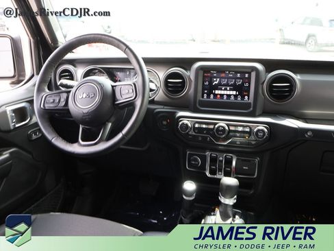 Used 2022 Jeep Wrangler Unlimited Sport AWD/4WD image 13