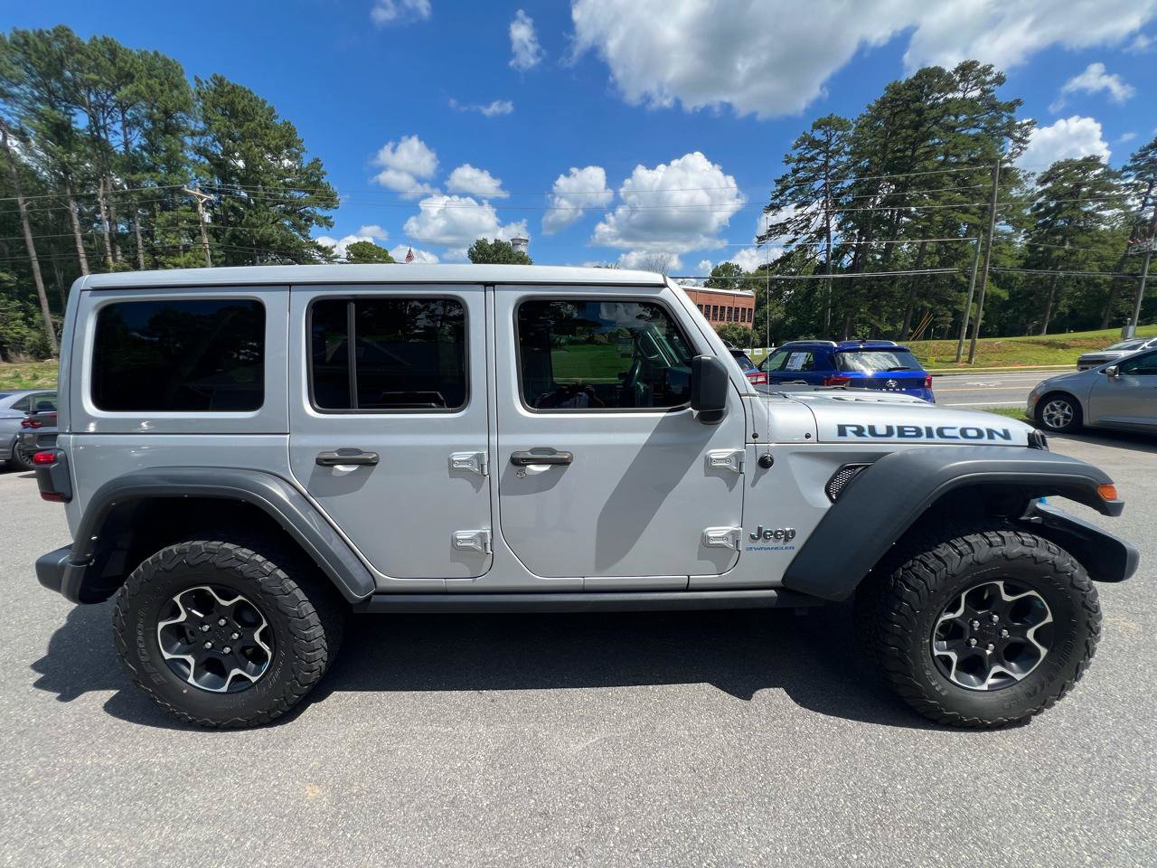 Used 2023 Jeep Wrangler Unlimited Rubicon 4xe w/ Cold Weather Group AWD/4WD image 6
