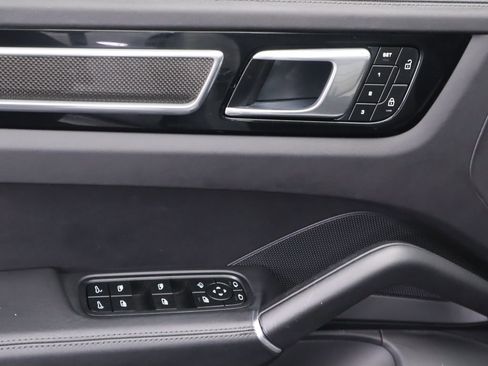 Used 2023 Porsche Cayenne Platinum Edition image 24