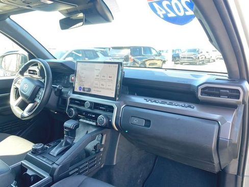 Used 2025 Toyota Tacoma TRD Off-Road AWD/4WD image 27