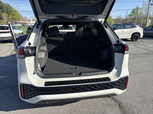 New 2026 Volkswagen Tiguan SE R-Line FWD image 42