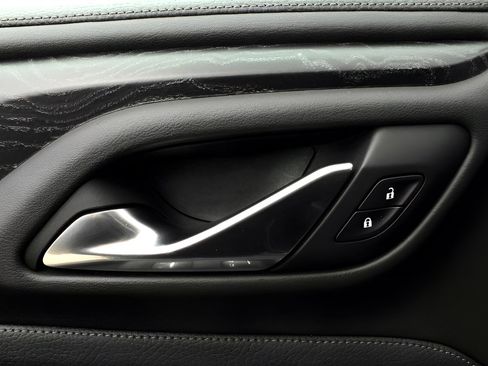 Used 2021 GMC Yukon XL Denali w/ Advanced Technology Package image 9