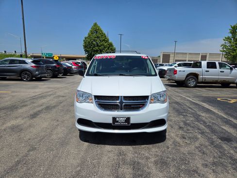 Used 2019 Dodge Grand Caravan SE w/ UConnect Hands-Free Group FWD image 2