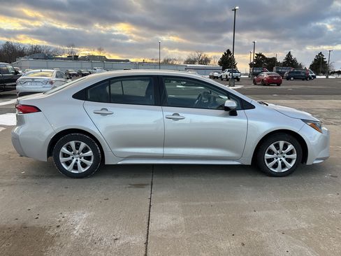 Used 2025 Toyota Corolla LE image 3