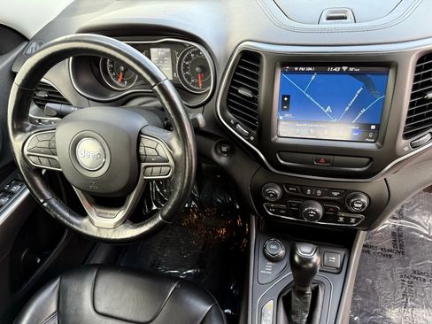 Used 2019 Jeep Cherokee Latitude Plus w/ Cold Weather Group image 9