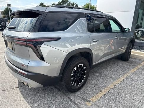 Used 2025 Chevrolet Traverse Z71 w/ Enhanced Driving Package AWD/4WD image 2