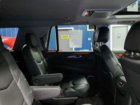 Used 2020 Cadillac Escalade Luxury image 17