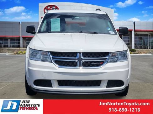 Used 2018 Dodge Journey SE w/ Popular Equipment Group FWD image 2