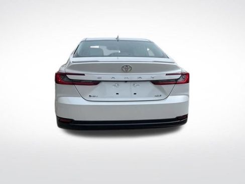 Used 2025 Toyota Camry XLE FWD image 4